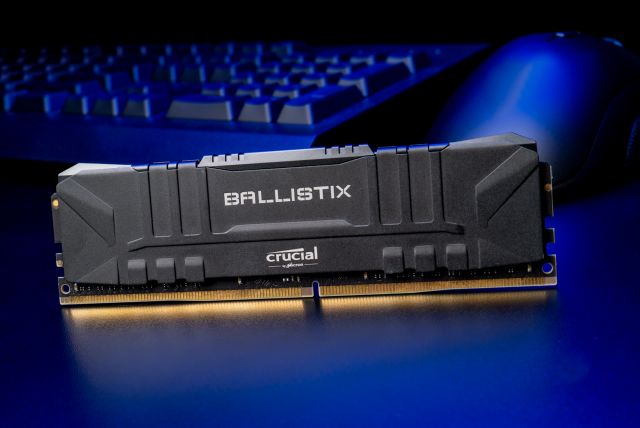 Crucial Ballistix 3200 MHz DDR4 DRAM Desktop Gaming Memory Kit 16GB (8GBx2)  CL16 BL2K8G32C16U4R (RED) BL2K8G32C16U4R